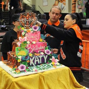 Katy Perry's Birthday Celebration Included Bacon Cake Katy Perry's Birthday Celebration Included Bacon Cake